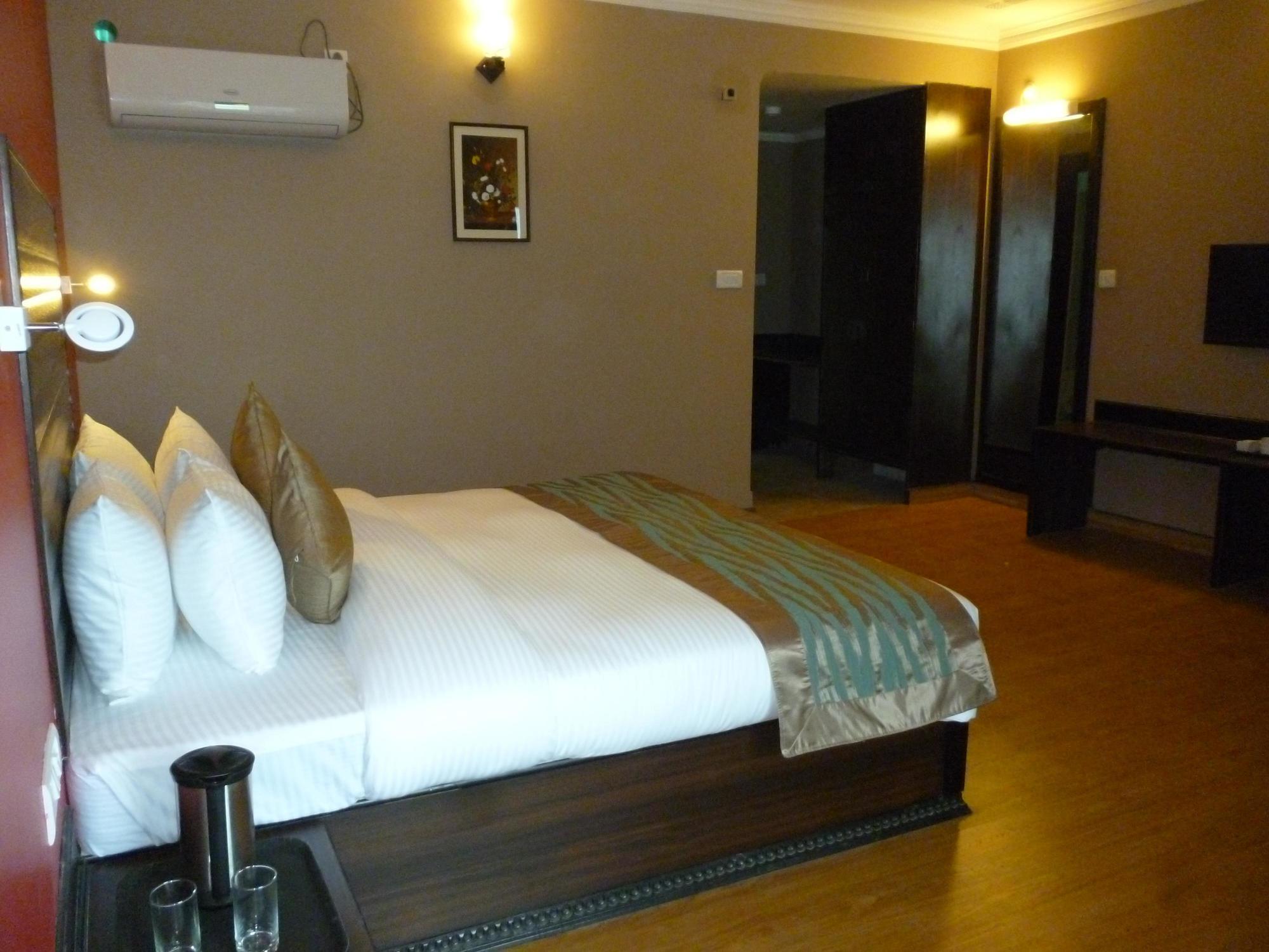 Sterling Nainital Hotel Exterior photo